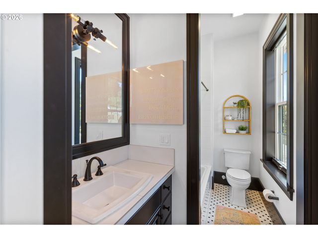 25125 Sw PETES MOUNTAIN Rd, West Linn, OR 97068