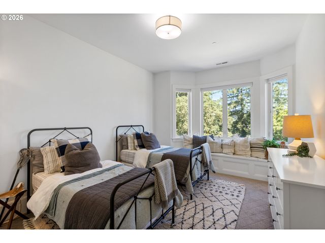 25125 Sw PETES MOUNTAIN Rd, West Linn, OR 97068