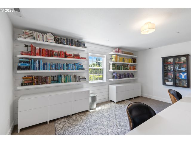25125 Sw PETES MOUNTAIN Rd, West Linn, OR 97068