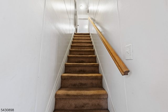 632 Millers Ln, Rahway City, NJ 07065