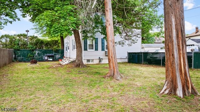 632 Millers Ln, Rahway City, NJ 07065