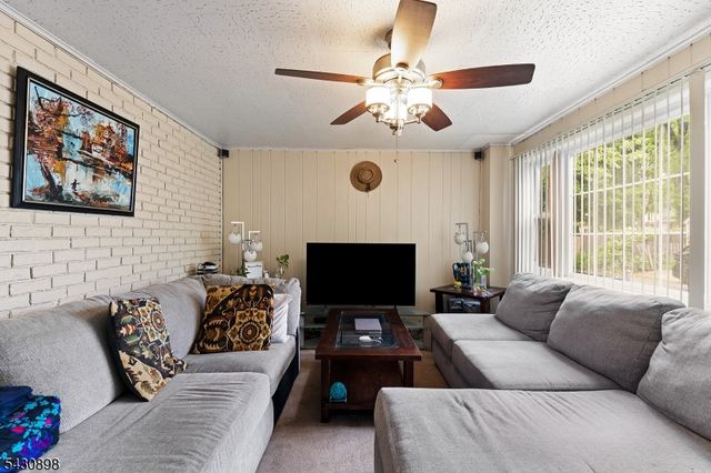 632 Millers Ln, Rahway City, NJ 07065