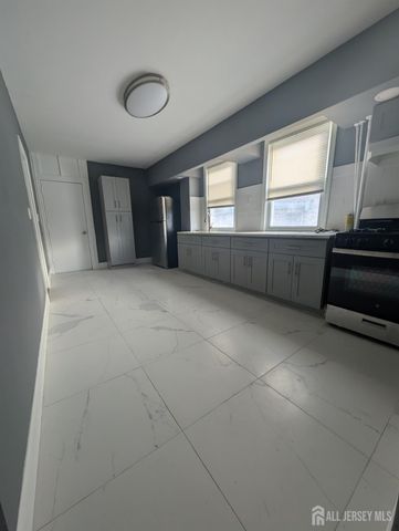 5 N 7th Street, Newark, NJ 07107