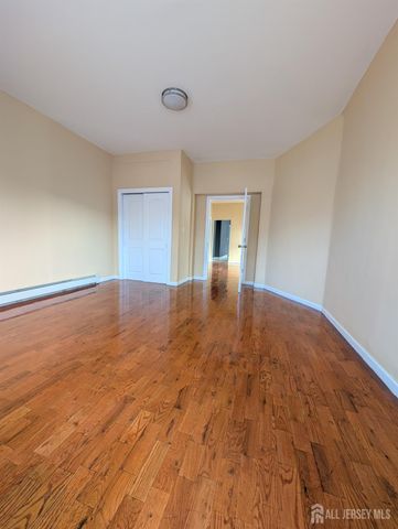 5 N 7th Street, Newark, NJ 07107