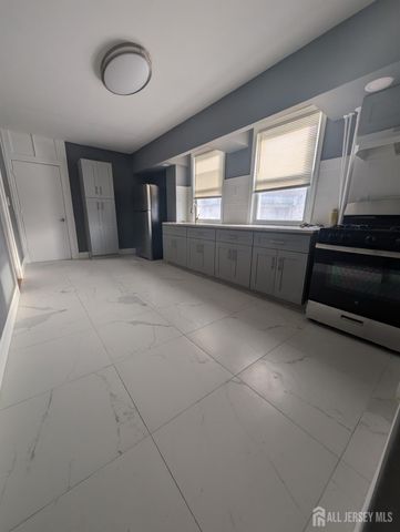 5 N 7th Street, Newark, NJ 07107