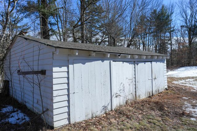 31 Sand Hill Road, Essex, VT 05452