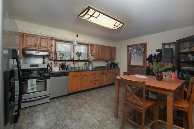 31 Sand Hill Road, Essex, VT 05452