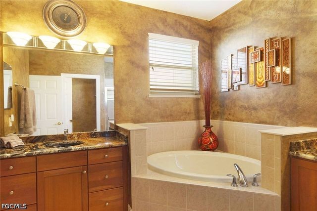 10514 Bella Vista DR, Fort Myers, FL 33913