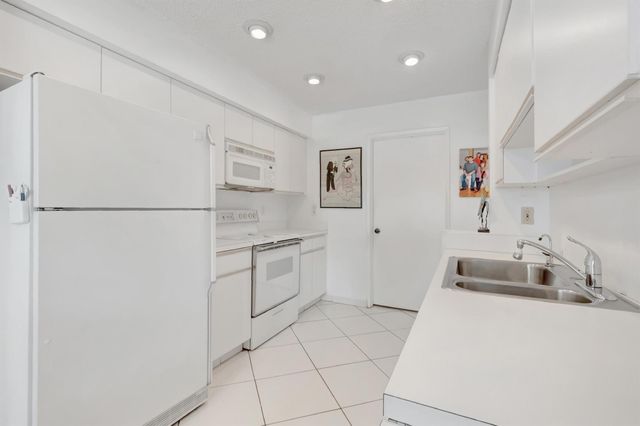 8083 Greenbrook Road, Boca Raton, FL 33496