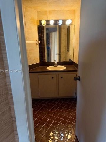 7150 Indian Creek Dr 401, Miami Beach, FL 33141