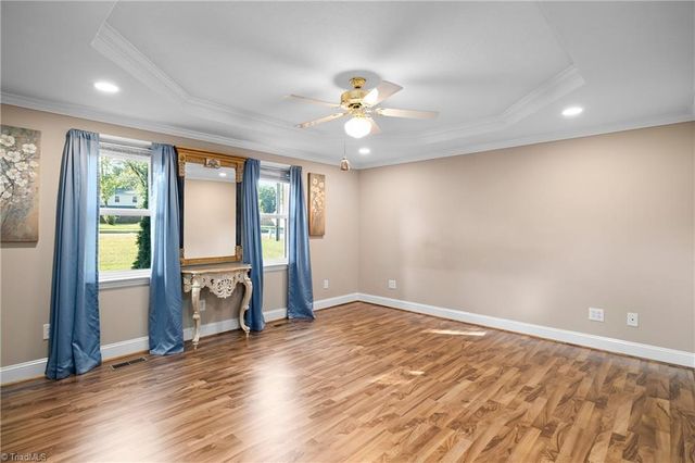 590 N Peace Haven Road, Winston-salem, NC 27104
