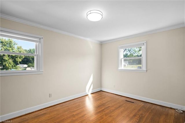 590 N Peace Haven Road, Winston-salem, NC 27104