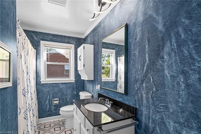 590 N Peace Haven Road, Winston-salem, NC 27104