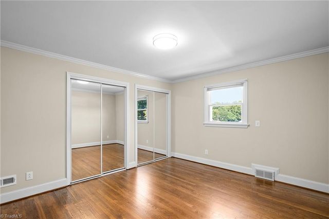 590 N Peace Haven Road, Winston-salem, NC 27104