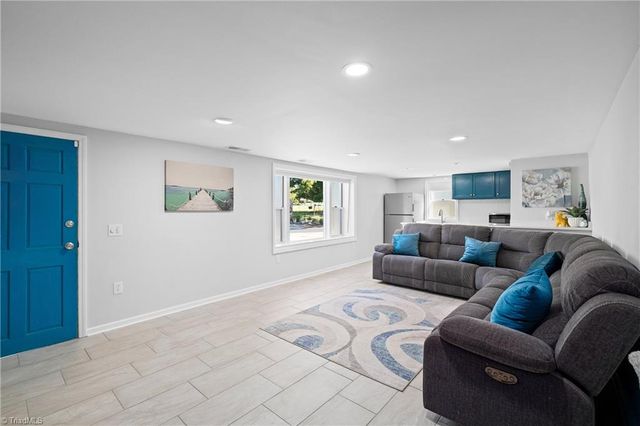 590 N Peace Haven Road, Winston-salem, NC 27104