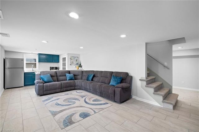 590 N Peace Haven Road, Winston-salem, NC 27104