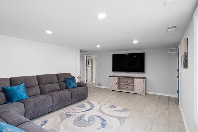 590 N Peace Haven Road, Winston-salem, NC 27104