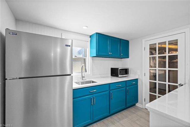 590 N Peace Haven Road, Winston-salem, NC 27104