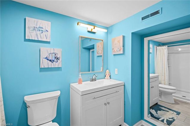 590 N Peace Haven Road, Winston-salem, NC 27104