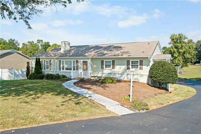 590 N Peace Haven Road, Winston-salem, NC 27104