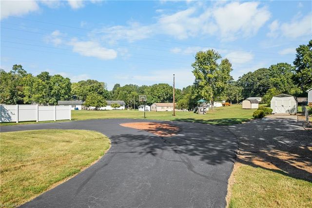 590 N Peace Haven Road, Winston-salem, NC 27104