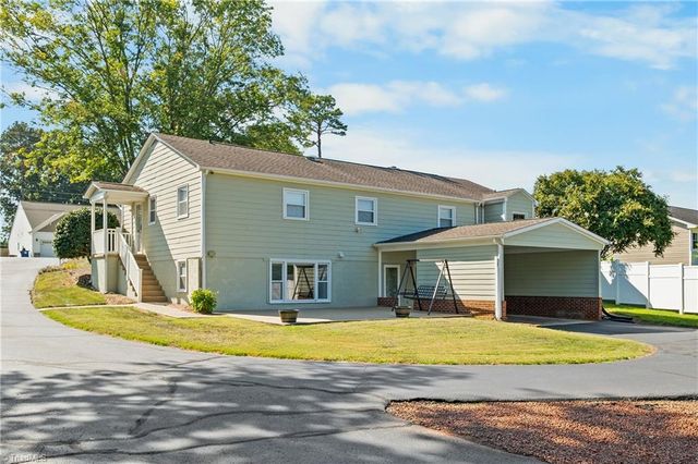 590 N Peace Haven Road, Winston-salem, NC 27104