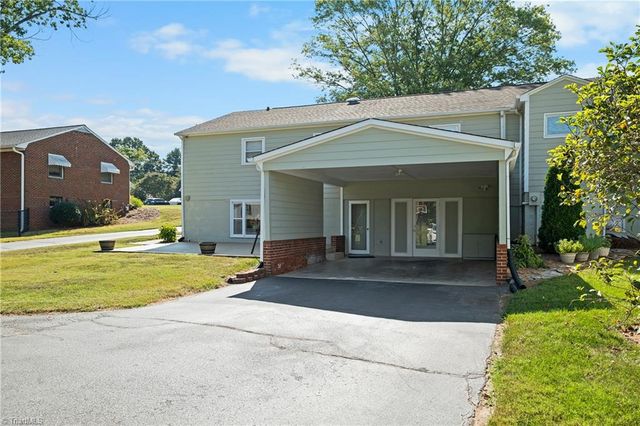 590 N Peace Haven Road, Winston-salem, NC 27104