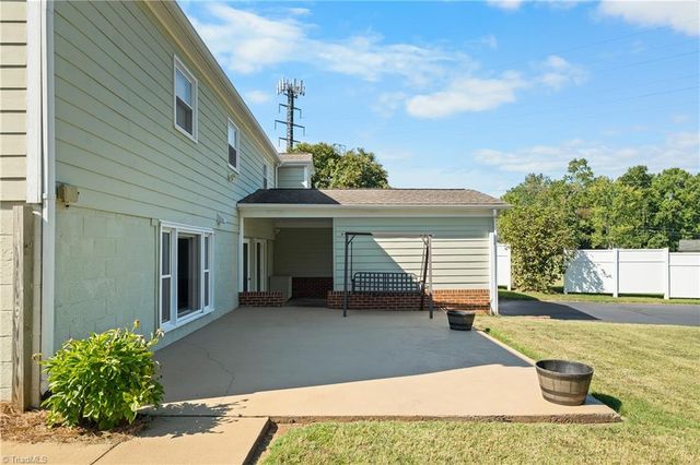 590 N Peace Haven Road, Winston-salem, NC 27104