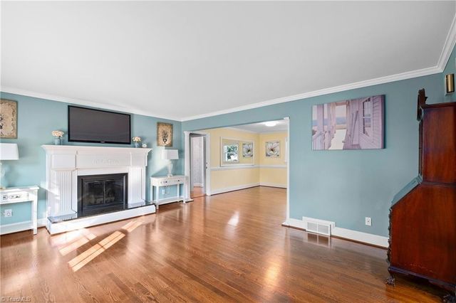 590 N Peace Haven Road, Winston-salem, NC 27104