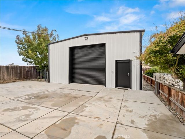 9226 N Fowler, Clovis, CA 93619