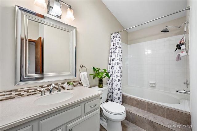 20 N Oltendorf Road, Streamwood, IL 60107