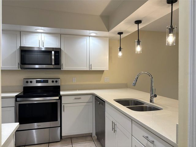 8048 SANDPOINT BOULEVARD, Orlando, FL 32819