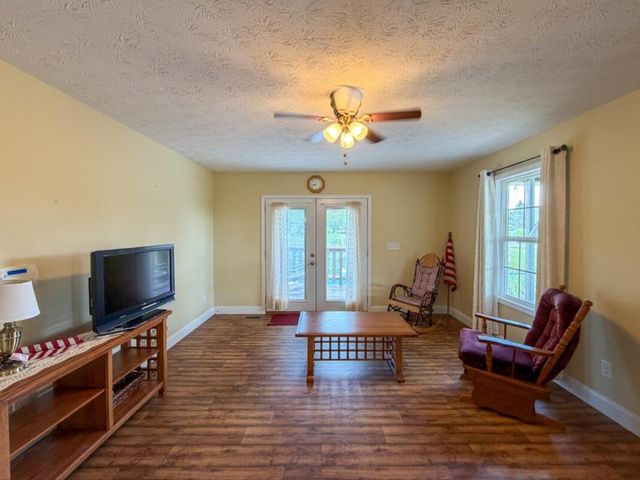2619 County Farm Road, London, KY 40741