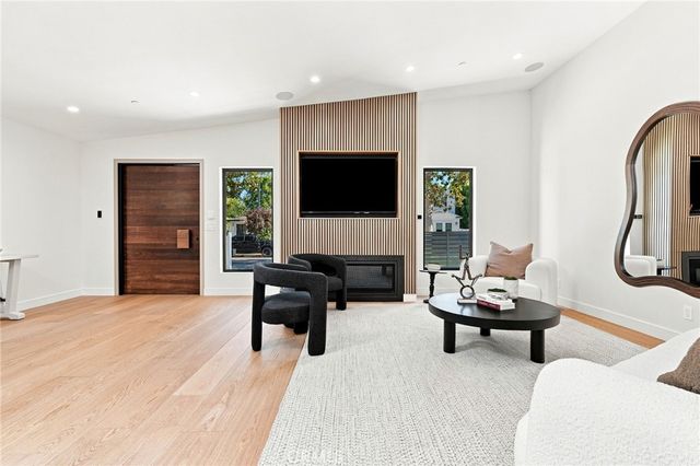 14627 Huston, Sherman Oaks, CA 91403