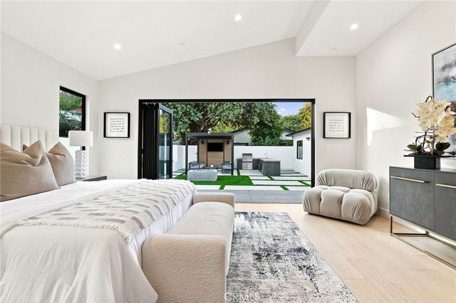 14627 Huston, Sherman Oaks, CA 91403