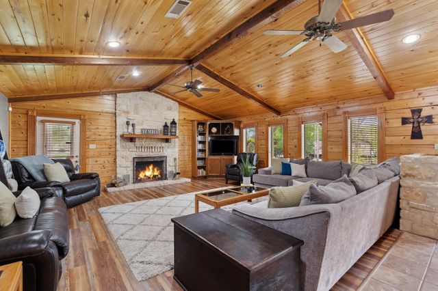 183 Lakeview Drive S, Livingston, TX 77351