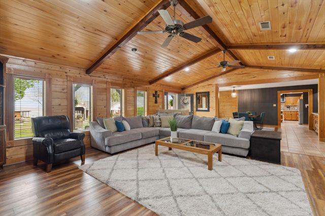 183 Lakeview Drive S, Livingston, TX 77351