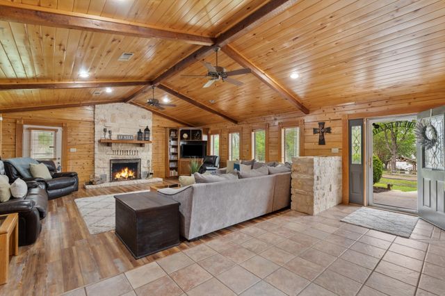 183 Lakeview Drive S, Livingston, TX 77351