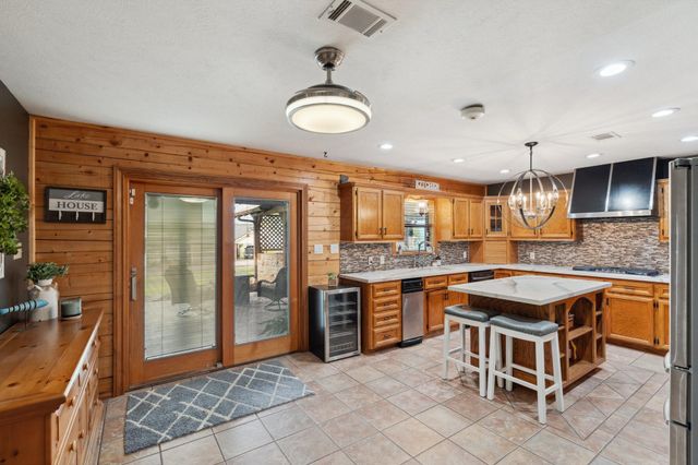 183 Lakeview Drive S, Livingston, TX 77351