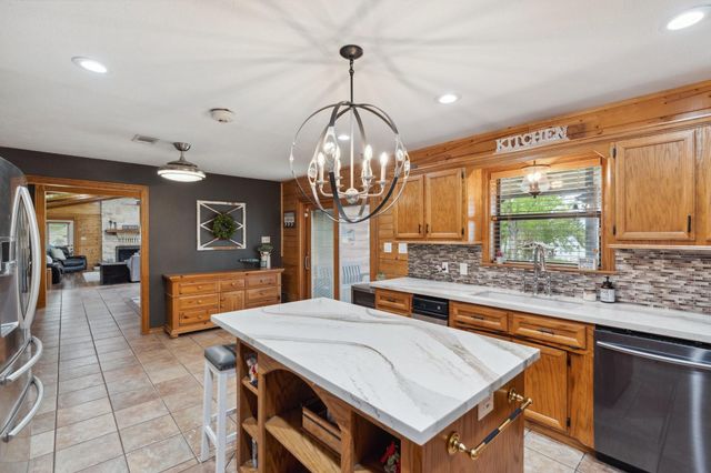 183 Lakeview Drive S, Livingston, TX 77351