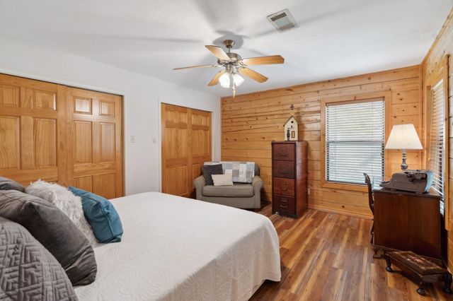 183 Lakeview Drive S, Livingston, TX 77351