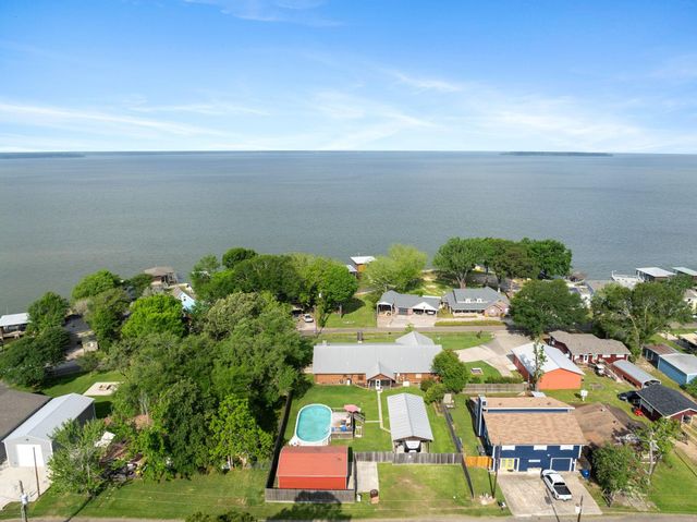 183 Lakeview Drive S, Livingston, TX 77351