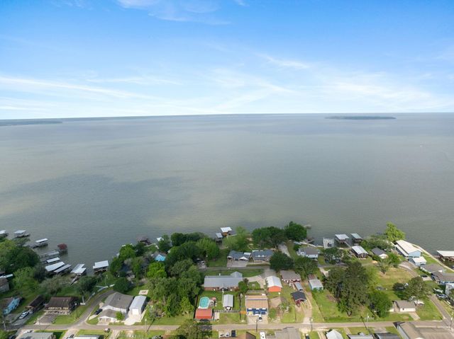 183 Lakeview Drive S, Livingston, TX 77351