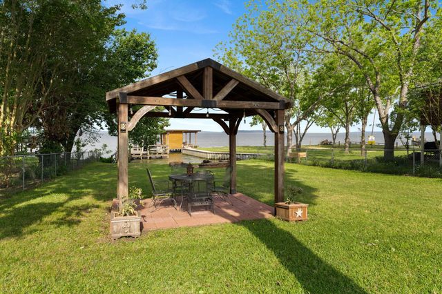 183 Lakeview Drive S, Livingston, TX 77351
