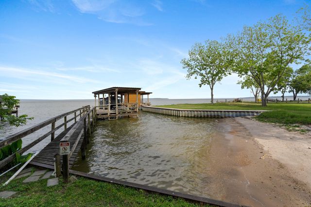 183 Lakeview Drive S, Livingston, TX 77351