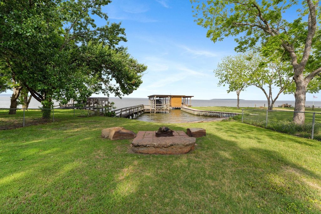 183 Lakeview Drive S, Livingston, TX 77351