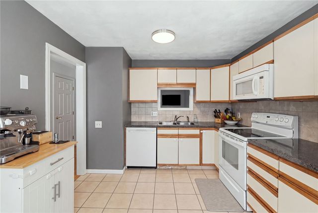106 Trellis Drive, West Warwick, RI 02893