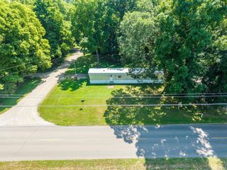 4849 N 3 Rd. Place, Leesburg, IN 46538