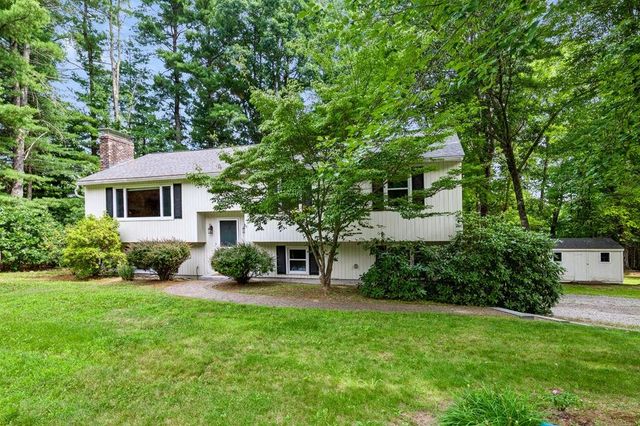 32 Raeder Drive, Stratham, NH 03885