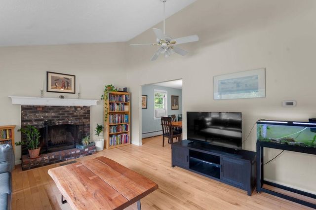 32 Raeder Drive, Stratham, NH 03885